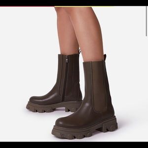 Chelsea Chunky Boots in Khaki Green